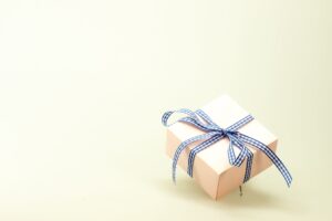 blue white ribbon on pink box
